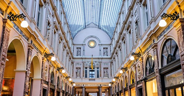 How Can You Transform a Hallway into a Gallery of Family Heirlooms and Portraits?